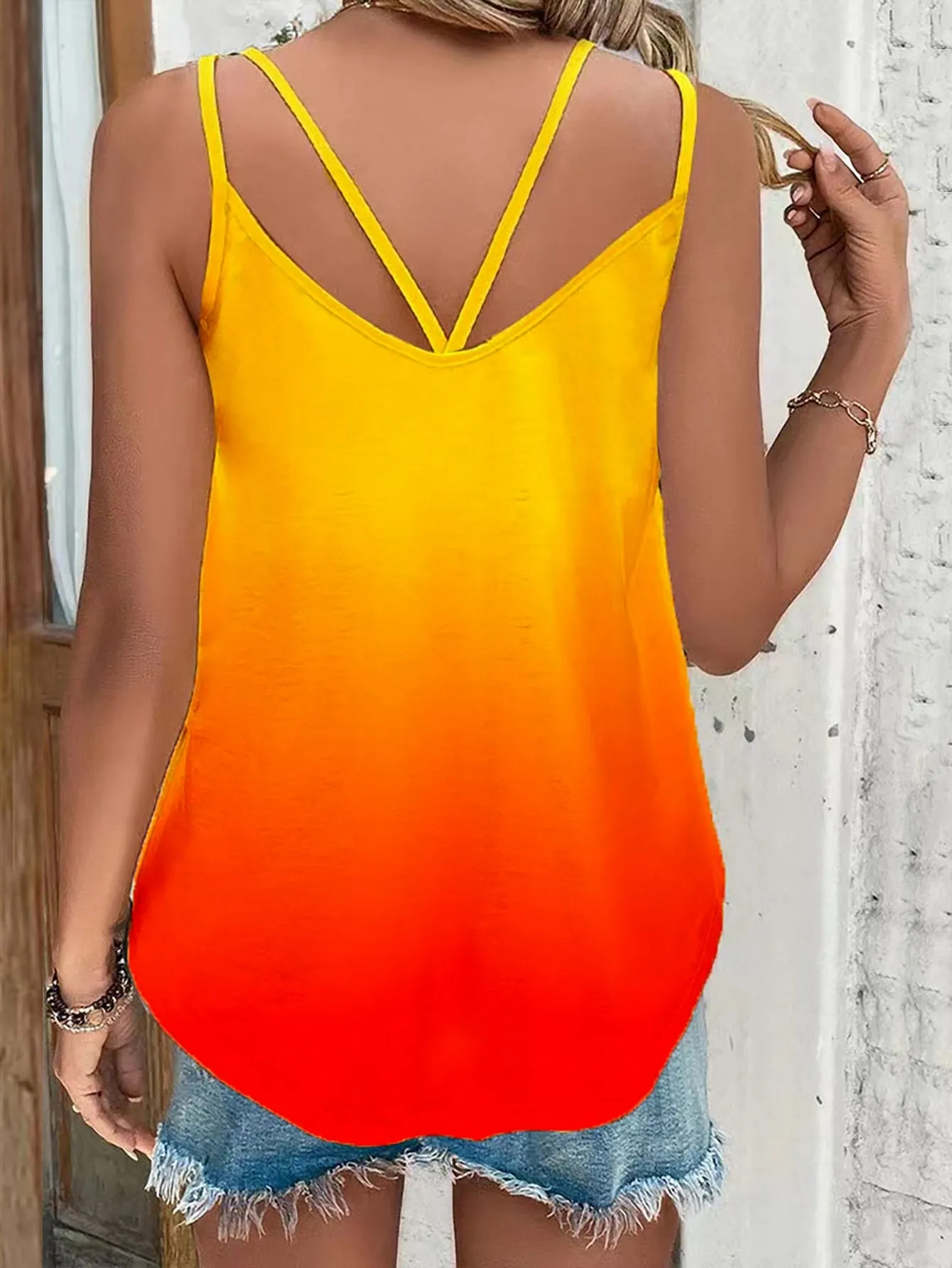 Chic Gradient Cutout Sleeveless Top for Summer Casual Styles